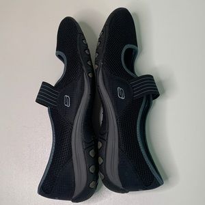 SKECHERS MARY JANE BLACK WITH AQUA 22152 SZ 10